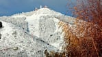 La primera nevada del año ilusiona a locales y turistas.