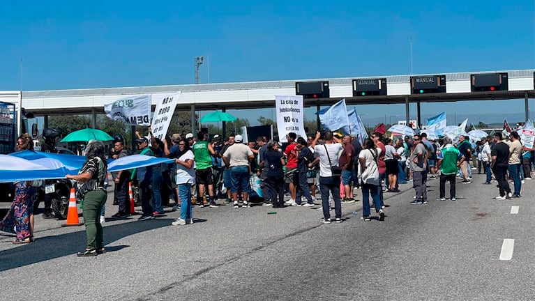 La protesta en el peaje de la autopista Córdoba-Carlos Paz.