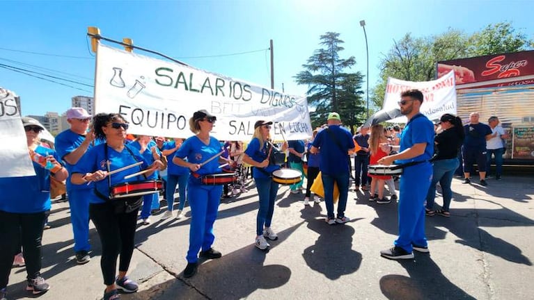 La Provincia anunció el aumento salarial para personal de salud: cuánto cobrarán