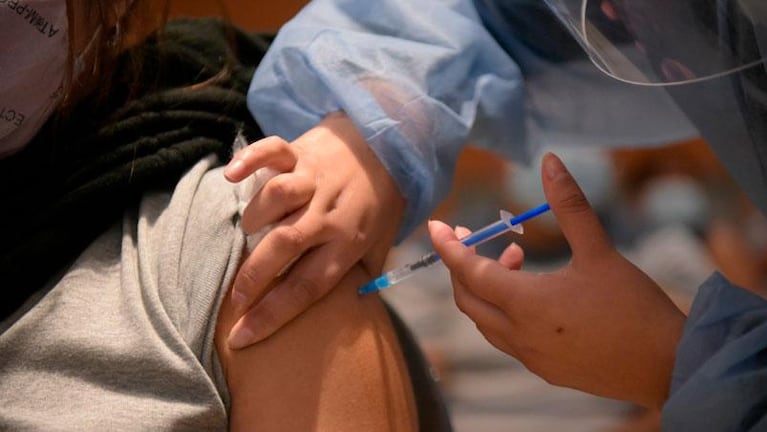 La Provincia sumó una red de farmacias y laboratorios para vacunar y testear