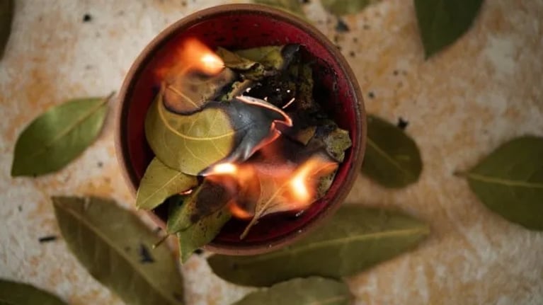 La quema de laurel se debe hacer este viernes 28 de noviembre.