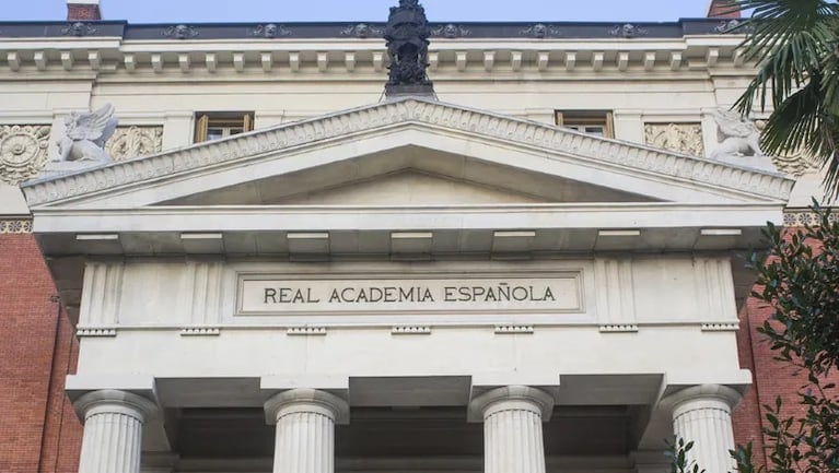 La RAE aceptó el insulto argentino “pelotudo”: la curiosa definición que le dieron