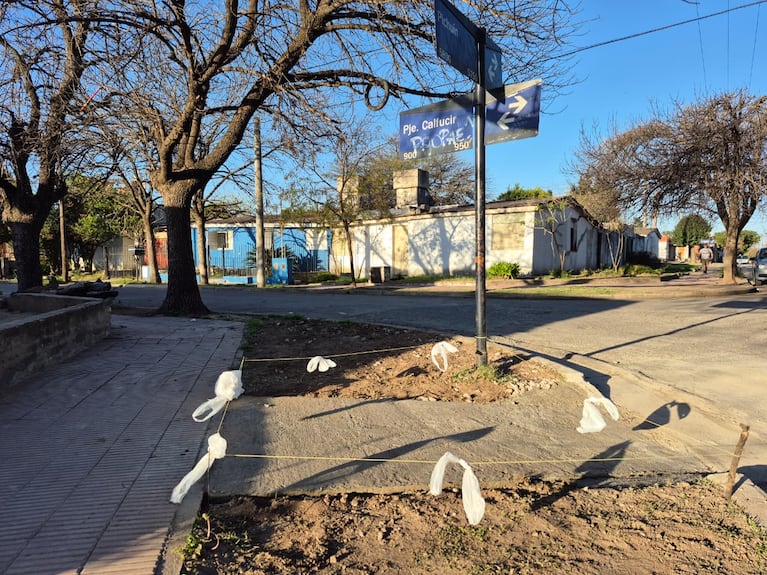 La rampa que hicieron los vecinos ante la falta de respuestas.