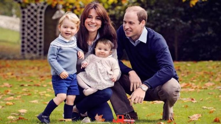 La razón por la que el príncipe William siempre se agacha para hablar con su hijo