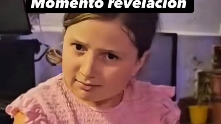 La reacción de Clara al ver el regalo que le dieron.