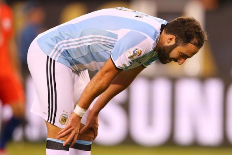 La reacción de Higuaín después de los silbidos en San Juan