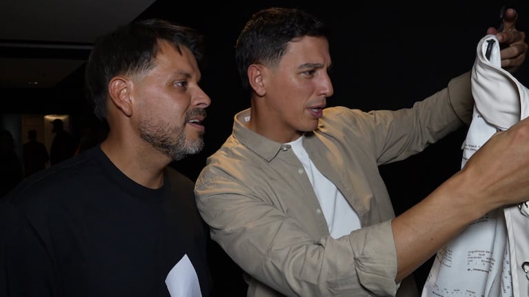 La reacción de los artistas al ver sus looks antes del show.