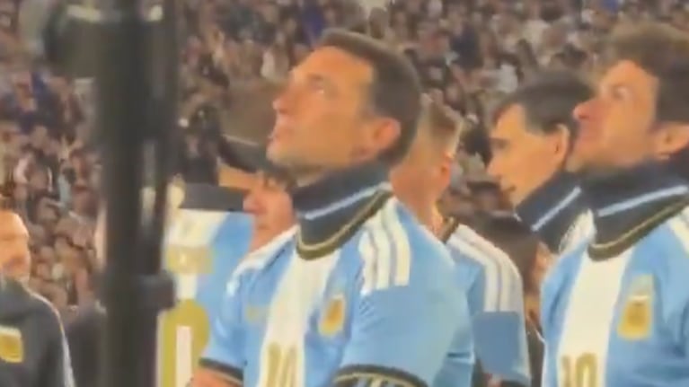 La reacción de Scaloni ante el show de drones en la despedida de Messi.