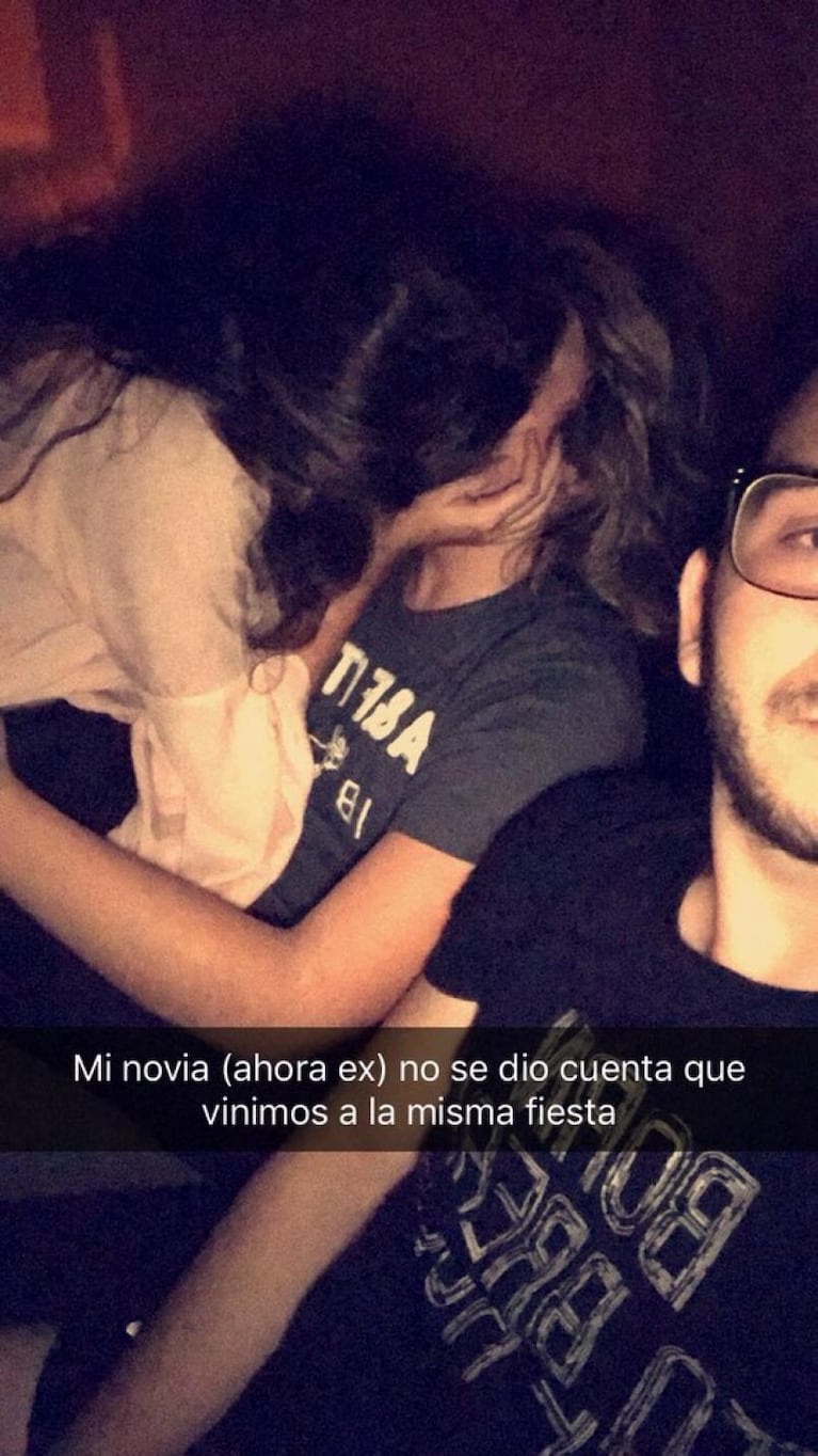 La reacción de un joven que descubrió a su novia besándose con otro