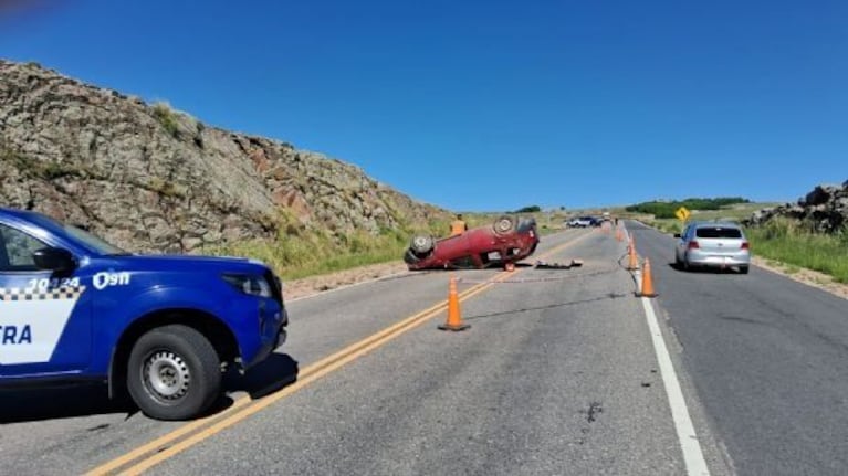 La Renault Duster quedó con las cuatro ruedas hacia arriba.