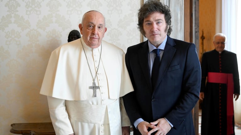 La reunión entre el papa Francisco y Javier Milei duró poco más de una hora. (Foto: EFE).