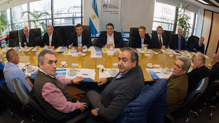La reunión entre los ministros de Macri y la CGT. 