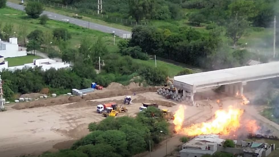 La rotura de un caño generó una fuga de gas que derivó en una explosión y posterior incendio. 