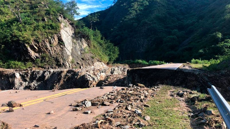 La Ruta 60 quedó cortada en la Quebrada de La Cébila.