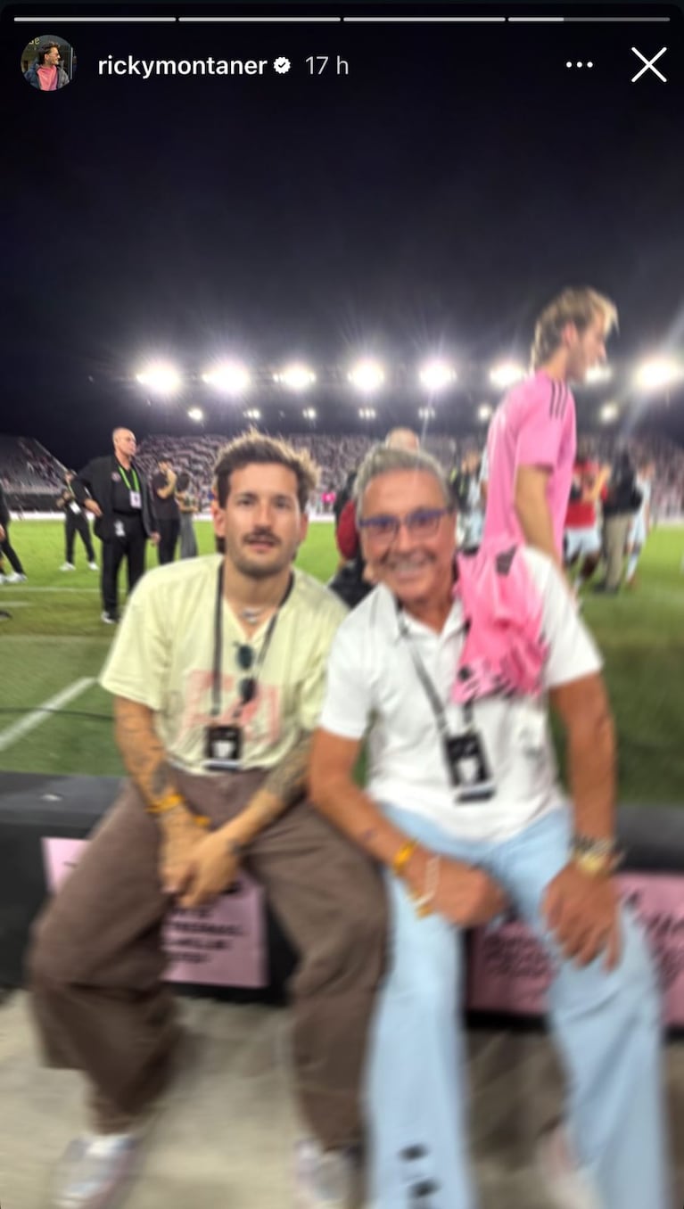 La salida de Ricky Montaner con Stefi Roitman y su familia.