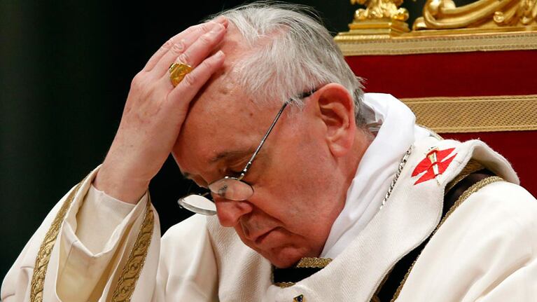 La salud del Papa preocupa, pero niegan que esté enfermo.