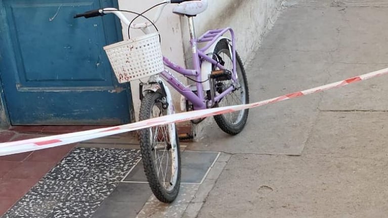La sangre en la bicicleta, marca del horror y del milagro. Foto: Roxana Martínez / El Doce