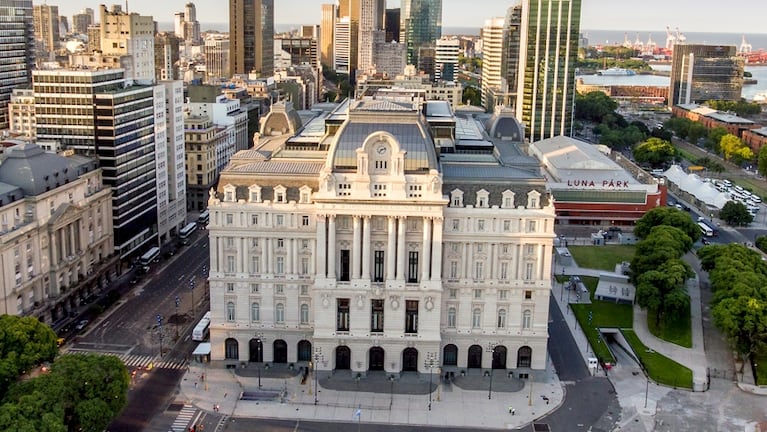 La secuencia se produjo en el Palacio Libertad el pasado viernes por la noche.