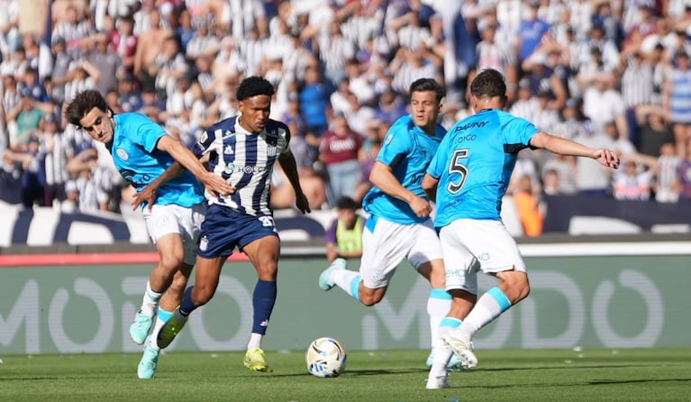 La segunda vez de Tello en el clásico también fue con empate en el Kempes.