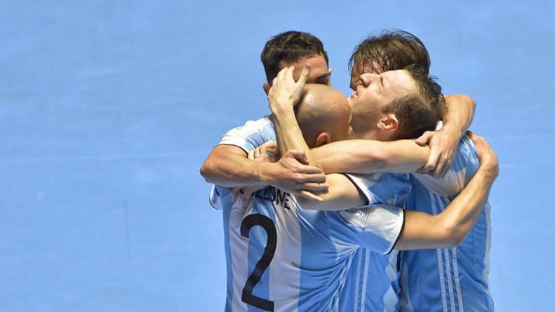 La Selección Argentina festejó así su primer campeonato del mundo. 