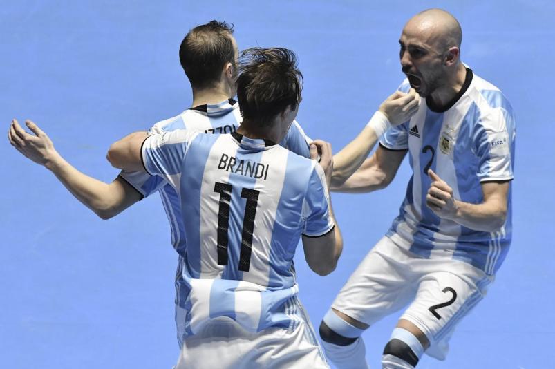 La Selección Argentina festejó así su primer campeonato del mundo. 