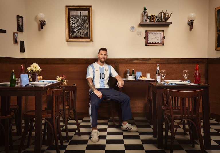 La Selección Argentina y la camiseta para el partido con Perú. (Foto: Adidas)