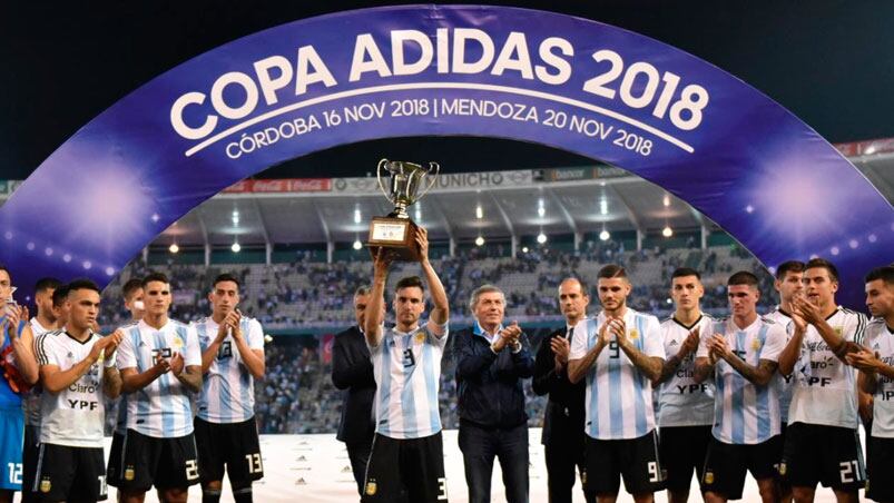 La Selección levantó la copa en Córdoba gracias a un buen triunfo. / Foto: Lucio Casalla ElDoce.tv