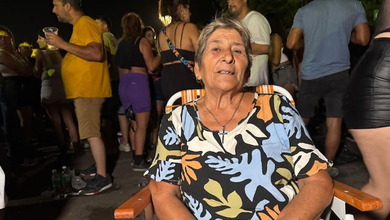 La señora volvió al baile de La Mona después de 18 años.