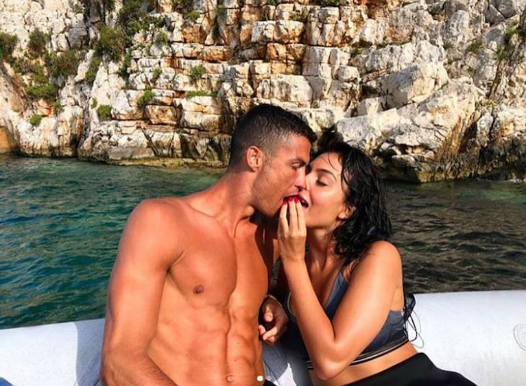 La sensual foto de Cristiano Ronaldo y su novia argentina