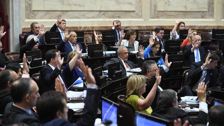 La sesión terminó a las 4 de la mañana.