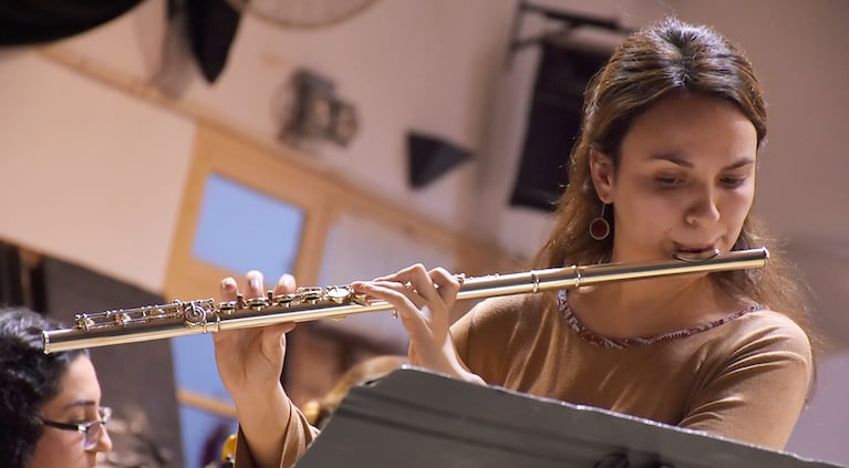 La solista de flauta Natalia Martínez tocará junto a la Orquesta Académica Juvenil.