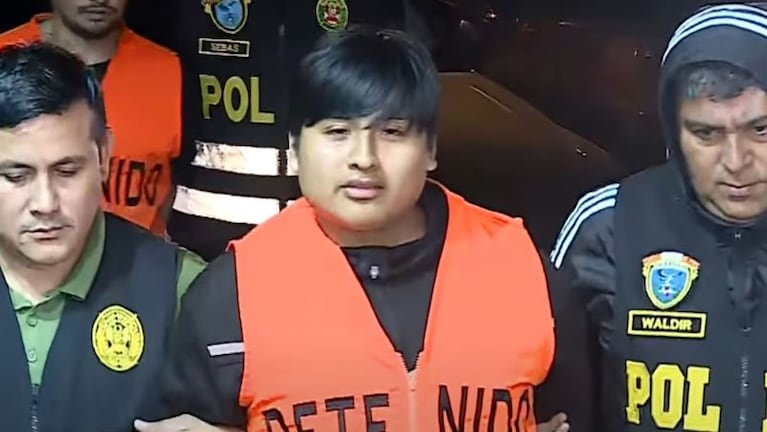 La sonrisa soberbia de Pequeño J tras ser detenido.