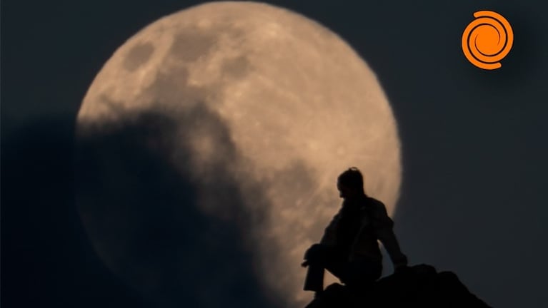 La superluna en Córdoba (Foto: Lucio Casalla / El Doce)