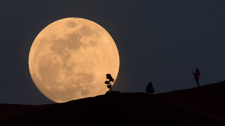 La superluna pudo verse sólo en algunos países.