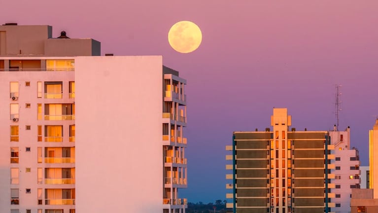 La superluna vista desde Bell Ville. Foto: @agu.devani / Instagram.