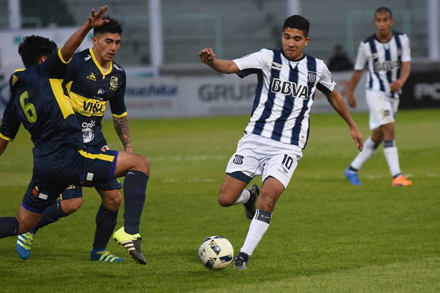 La T cayó ante Everton en el Kempes, pero se vio un buen debut de los refuerzos. Foto: Lucio Casalla / ElDoce.tv