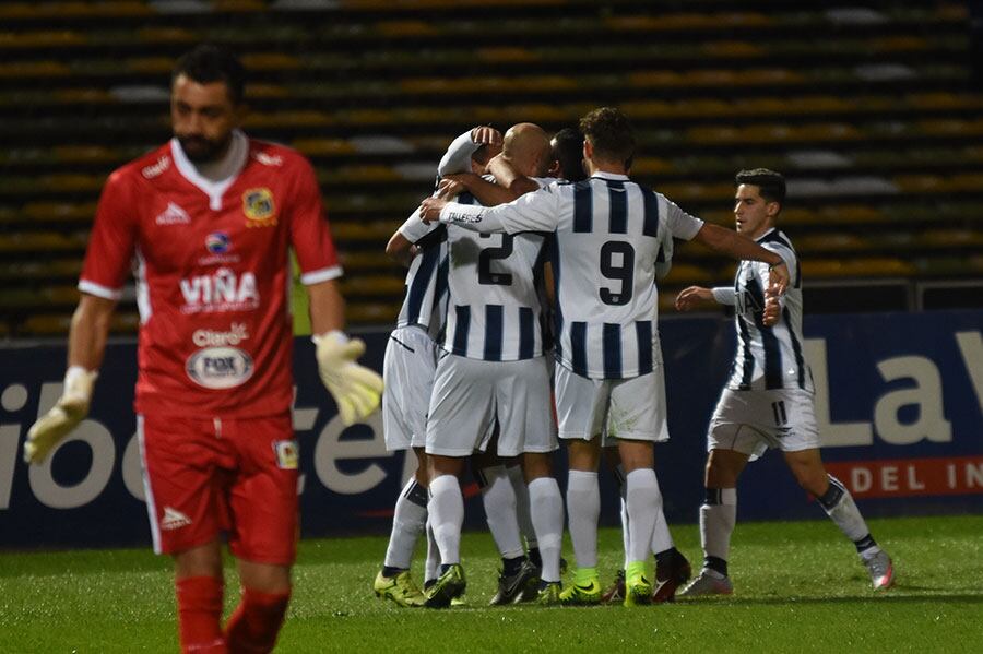 La T cayó ante Everton en el Kempes, pero se vio un buen debut de los refuerzos. Foto: Lucio Casalla / ElDoce.tv