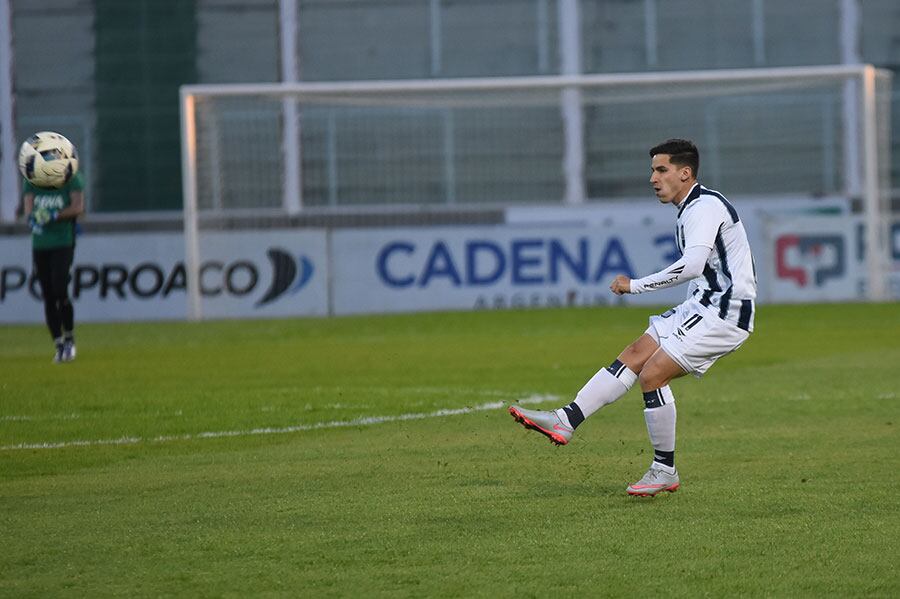 La T cayó ante Everton en el Kempes, pero se vio un buen debut de los refuerzos. Foto: Lucio Casalla / ElDoce.tv