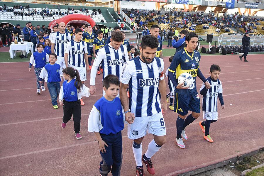 La T cayó ante Everton en el Kempes, pero se vio un buen debut de los refuerzos. Foto: Lucio Casalla / ElDoce.tv