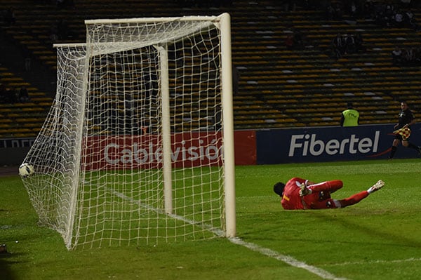 La T cayó ante Everton en el Kempes, pero se vio un buen debut de los refuerzos. Foto: Lucio Casalla / ElDoce.tv