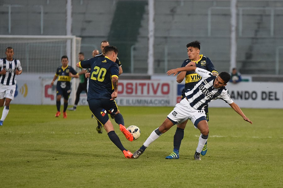 La T cayó ante Everton en el Kempes, pero se vio un buen debut de los refuerzos. Foto: Lucio Casalla / ElDoce.tv