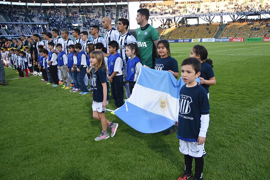 La T cayó ante Everton en el Kempes, pero se vio un buen debut de los refuerzos. Foto: Lucio Casalla / ElDoce.tv