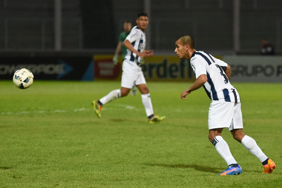 La T cayó ante Everton en el Kempes, pero se vio un buen debut de los refuerzos. Foto: Lucio Casalla / ElDoce.tv