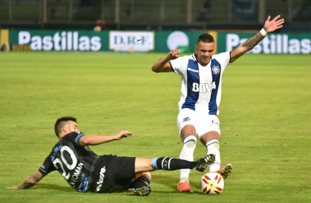 La "T" fue superior y mereció el triunfo, pero los tucumanos se llevan un resultado que deja abierta la serie. / Foto: Lucio Casalla ElDoce.tv