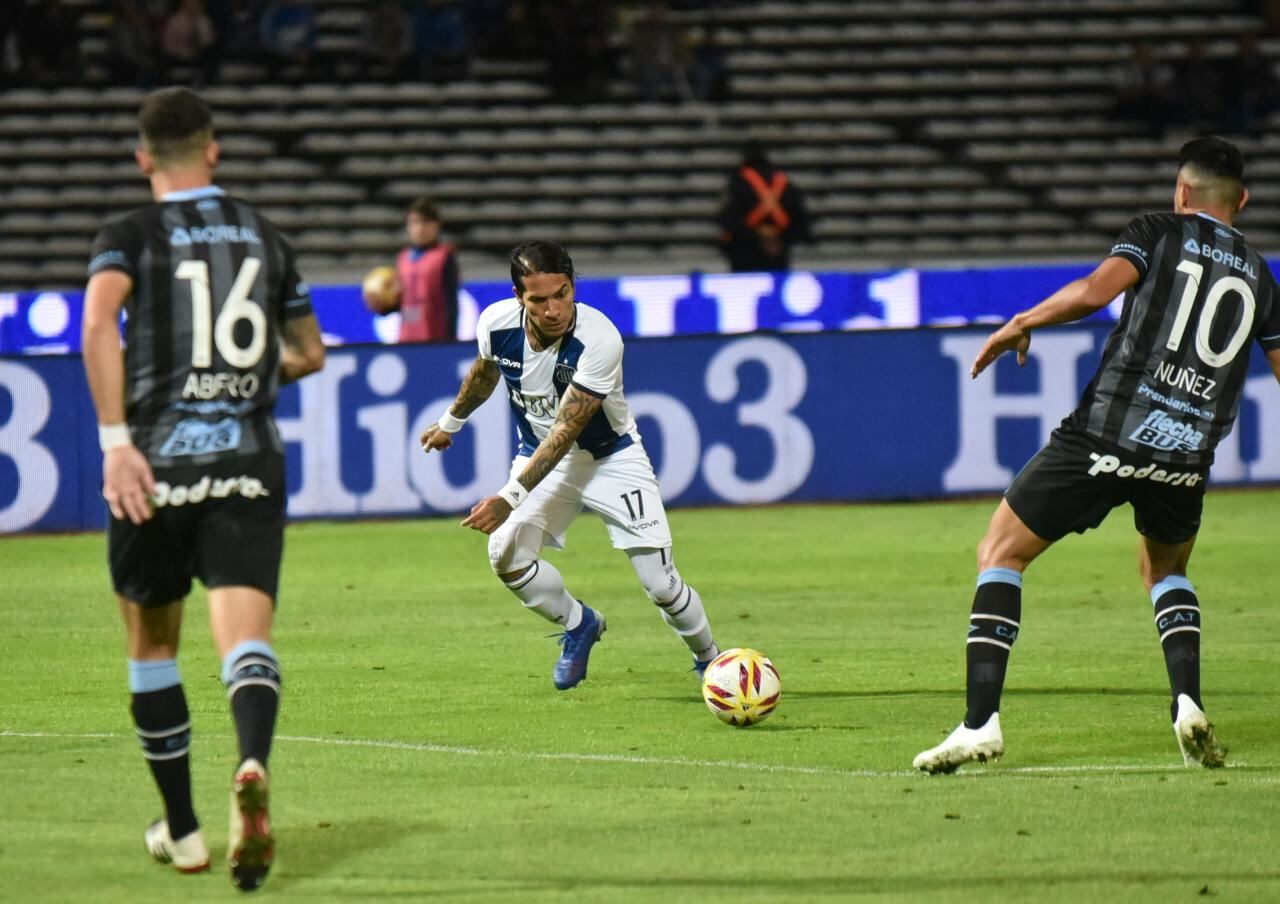 La "T" fue superior y mereció el triunfo, pero los tucumanos se llevan un resultado que deja abierta la serie. / Foto: Lucio Casalla ElDoce.tv