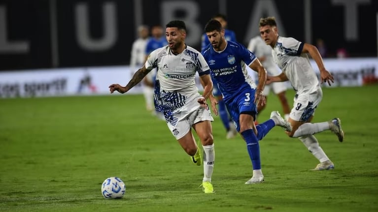 La "T" igualó ante el Decano en el Kempes. 