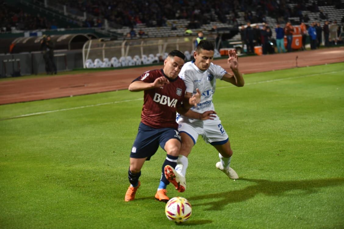 La T jugó su segundo partido de local en la Superliga. Foto: Lucio Casalla / ElDoce.tv.