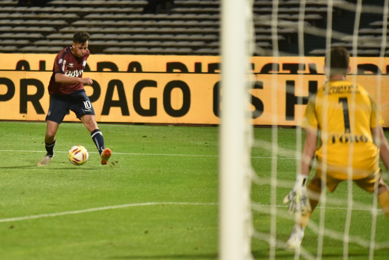 La T jugó su segundo partido de local en la Superliga. Foto: Lucio Casalla / ElDoce.tv.