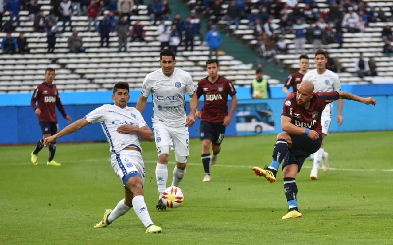 La T jugó su segundo partido de local en la Superliga. Foto: Lucio Casalla / ElDoce.tv.