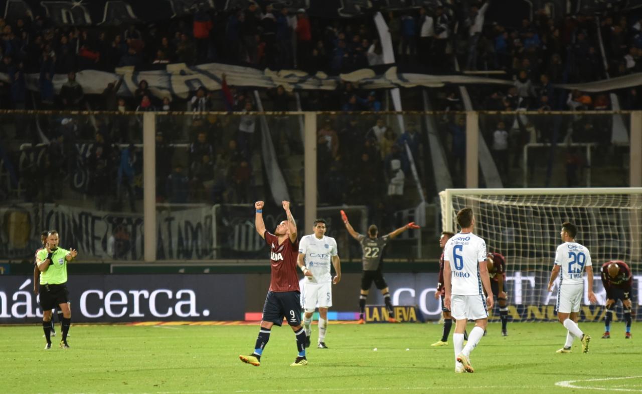 La T jugó su segundo partido de local en la Superliga. Foto: Lucio Casalla / ElDoce.tv.